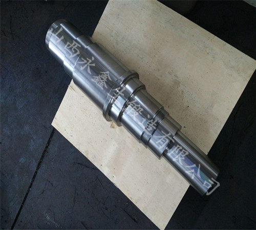 鍛造廠生產(chǎn)好的重型軸鍛件